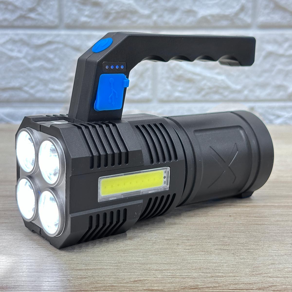 Linterna LED superpotente y ultrabrillante con 4 modos para exteriores.